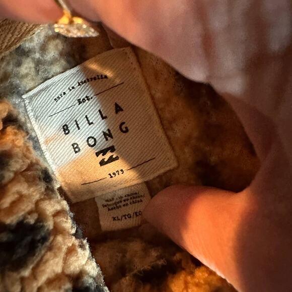 Billabong Faux Fur Leopard Pullover 1/2 Half Zip Sweater Size XL - Picture 7 of 8